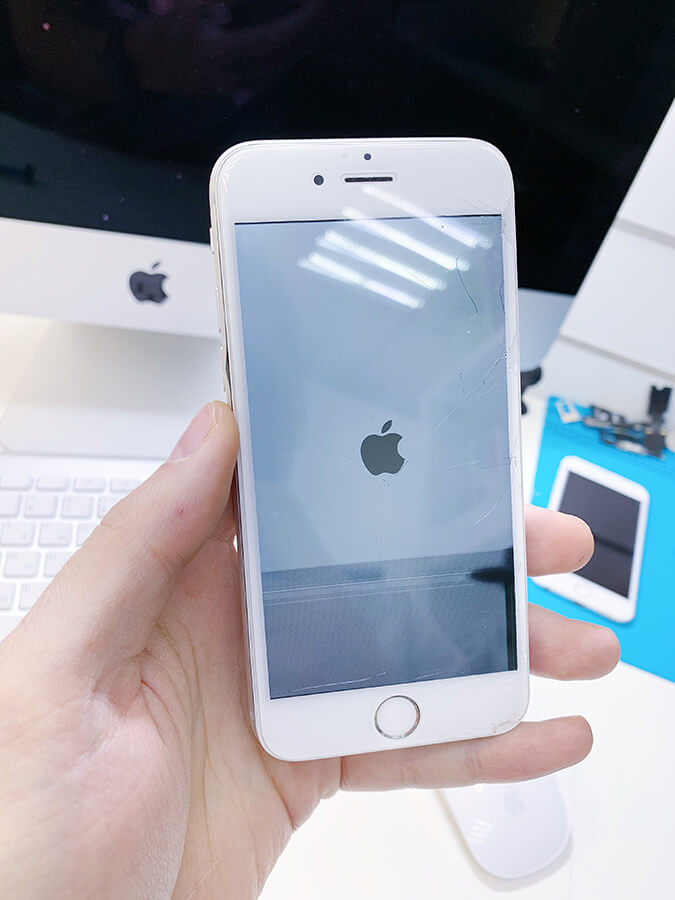 iPhone сам перезагружается - решение от Job's Service